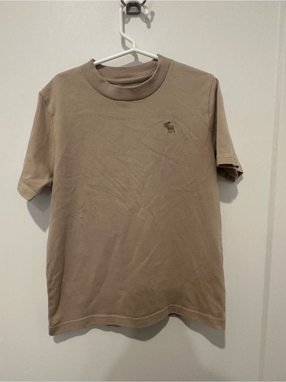 abercrombie kids Short Sleeve Crew Tee in Taupe Brown